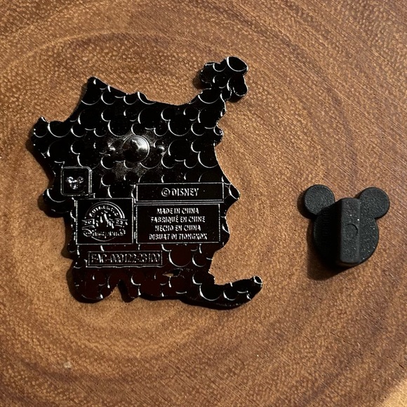 Disney Parks Pin Goofy Happy Halloween 2023 as Jester with Bats Candy Spider Web - Picture 4 of 4
